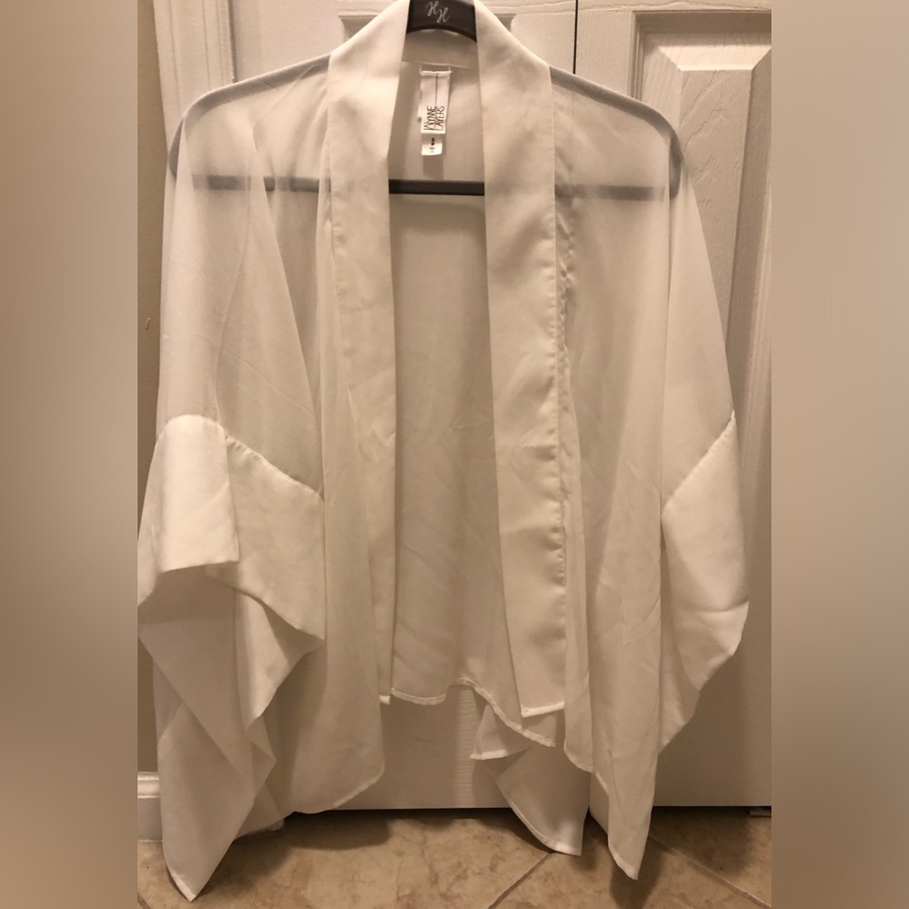 Marla Wynne Chiffon topper in White